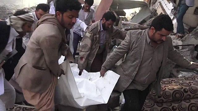 مقتل العشرات في غارة على مجلس عزاء في اليمن