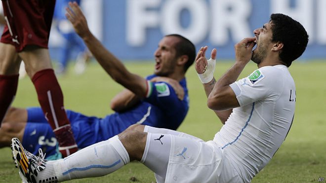 Luis Suárez y Giorgio Chiellini