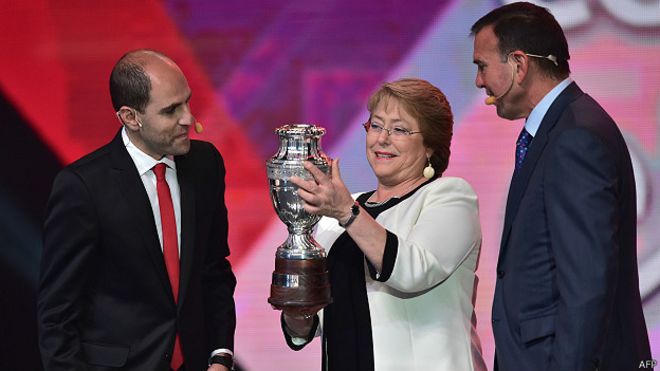 La presidenta chilena, Michelle Bachelet, presenta la Copa América