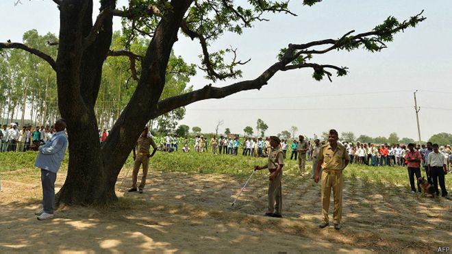 भारत, बदायूं, पेड़ जिसपर दो लड़कियों की लाशें मिली थीं