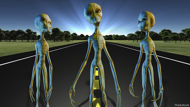 Инопланетяне идут по шоссе