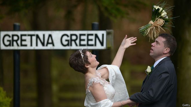 Pareja casandose en Gretna Green