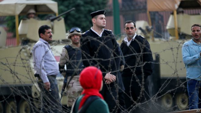 إحالة 439 شخصا لمحاكمات عسكرية في مصر