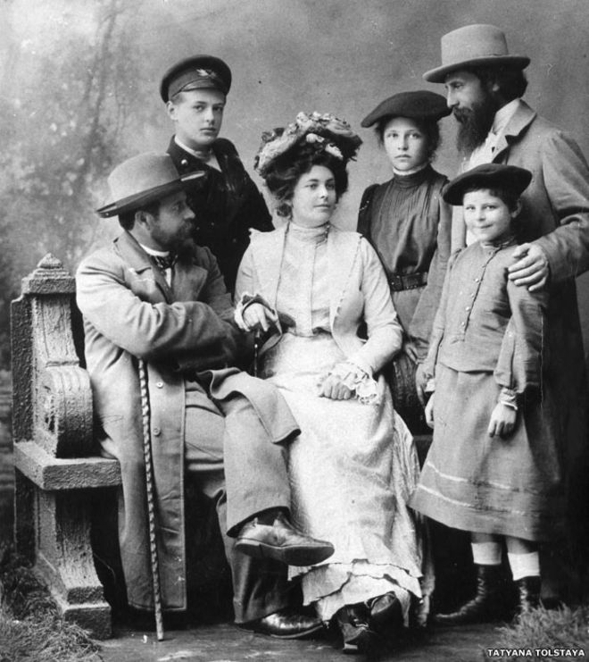 Anastasia Romanovna y familia