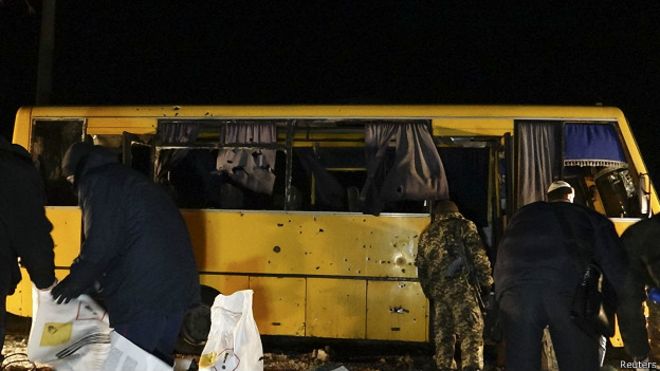 Попавший под обстрел автобус