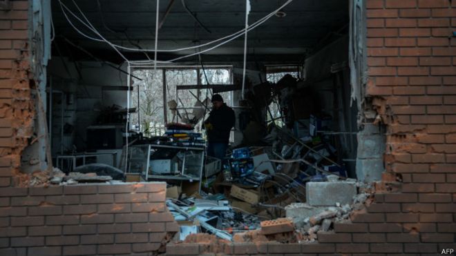 пробитая стена дома