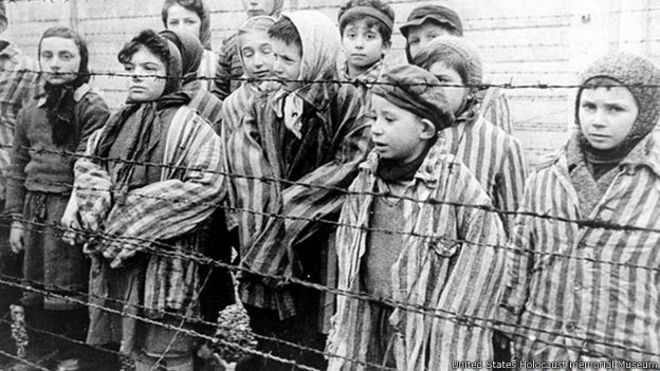 Niños sobrevivientes de Auschwitz - material grabado por las fuerzas soviéticas.