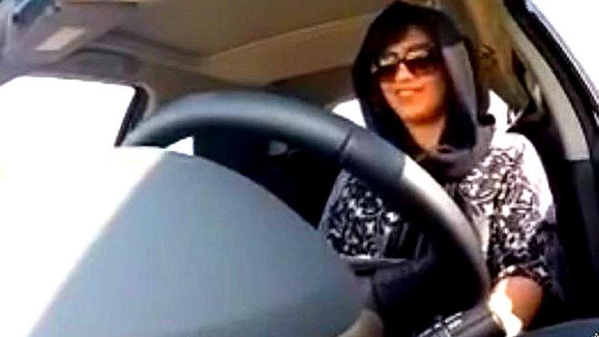 عربستان دو زن متهم به نقض 'ممنوعیت رانندگی' را آزاد کرد