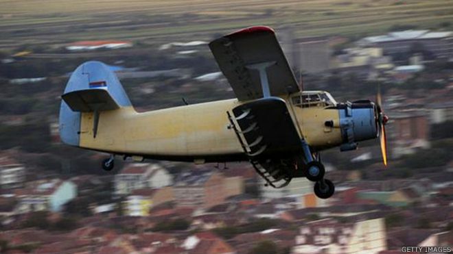 150422141856_antonov_an2_avion_atras_624