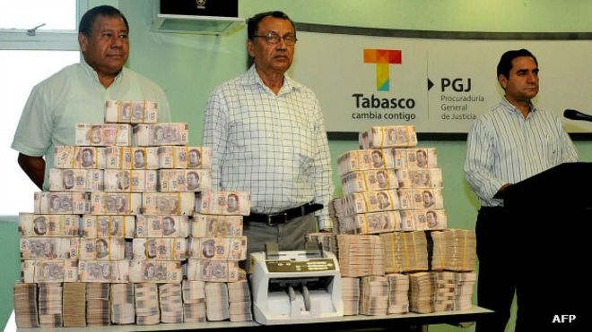 Dinero confiscado al exgobernador de Tabasco, Andrés Granier, acusado de desviar recursos públicos.