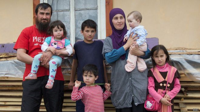Родина Абдаррахмаана і Діляри сповідує консервативну течію ісламу, прибічників якої серед кримських татар мало 