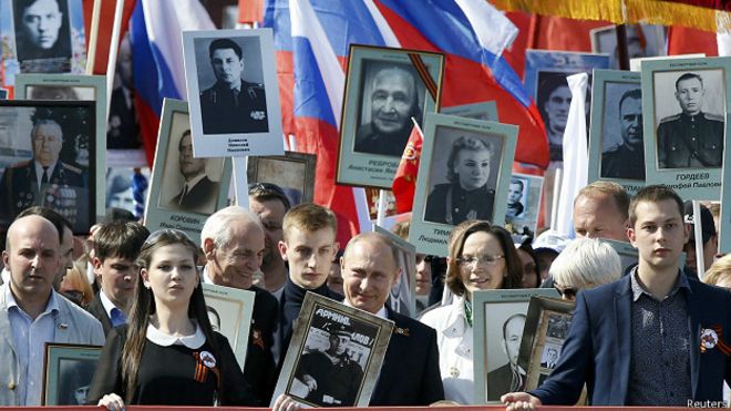 Путин на акции "Бессмертный полк" в Москве 9 Мая