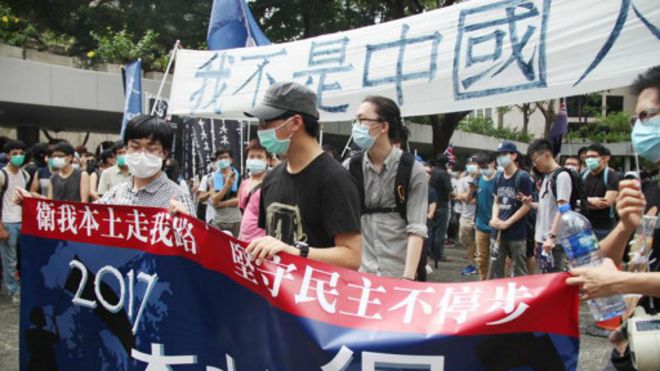 参与游行的约有300人（中央社图片）