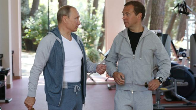 Путин и Медведев в тренажерном зале