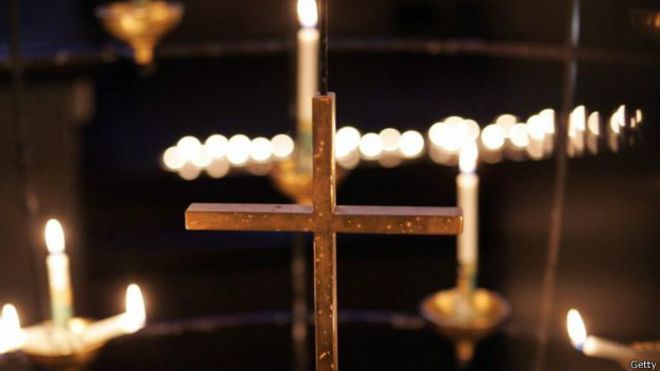 Cruz y velas