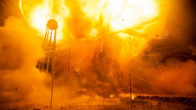 La NASA publicó fotos de la gran explosión del cohete Antares