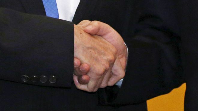 马英九与习近平握手