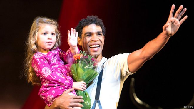 Carlos Acosta con su hija Aila Carlos Acosta con su hija Aila