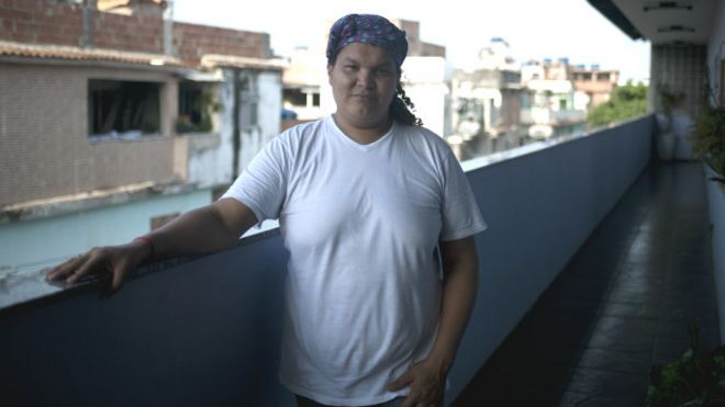 Gilmara Cunha na favela da Maré | Foto: Fabio Teixeira