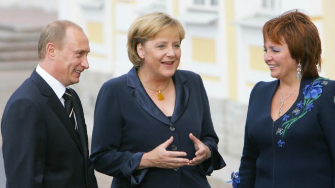 Людмила Путина с мужем и Ангелой Меркель
