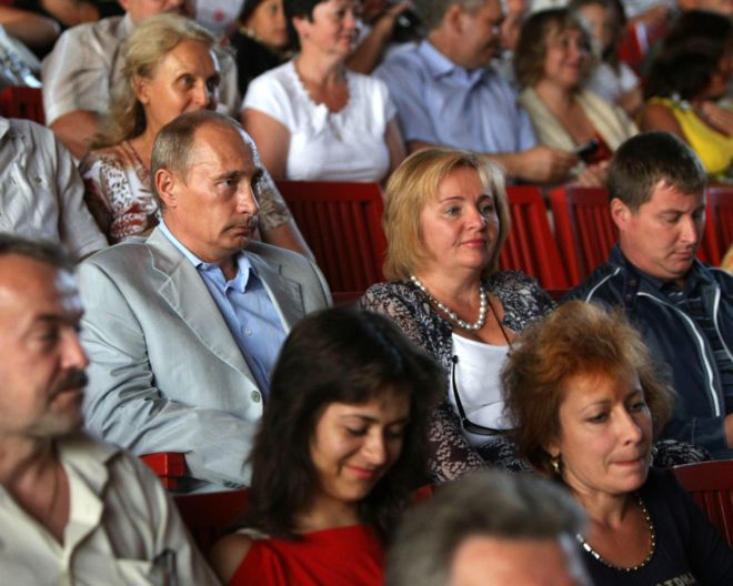 Владимир и Людмила Путины на концерте Ларисы Долиной