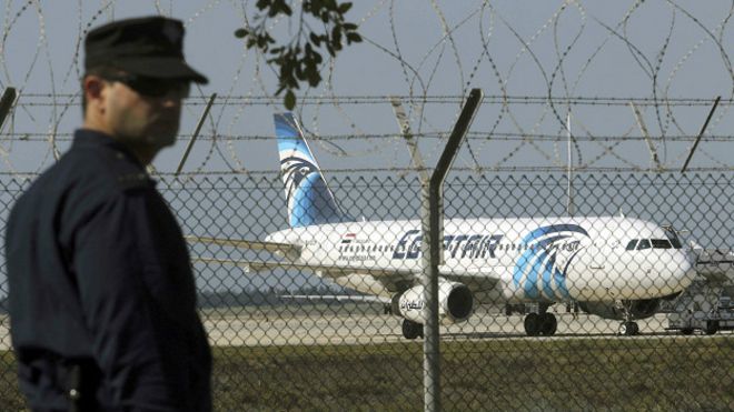 Avión de EgyptAir en Lárnaca