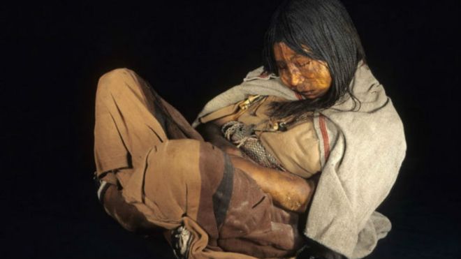 La doncella, una momia inca encontrada en el monte Llullaillaco en Argentina en 1999.