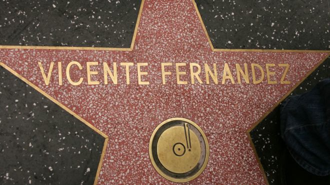 Estrella de Vicente Fernández en el Paseo de la Fama de Hollywood