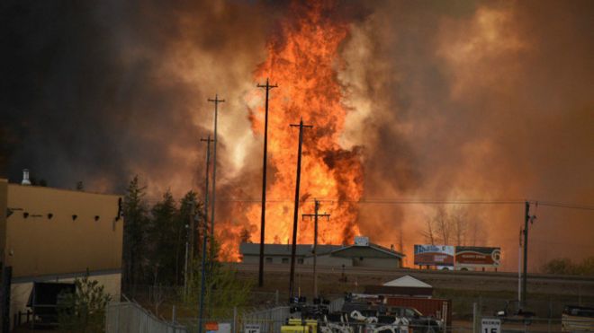 160504083443_cn_fort_mcmurray_wildfire_0