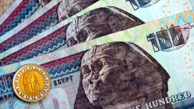 الجنيه المصري يواصل التراجع أمام الدولار في السوق السوداء