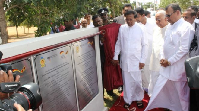 160718164021_srilanka_college_sirisena_6