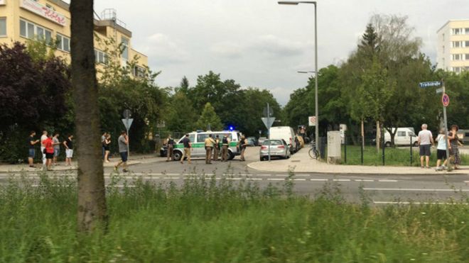 160722165614_munich_germany_shooting_624