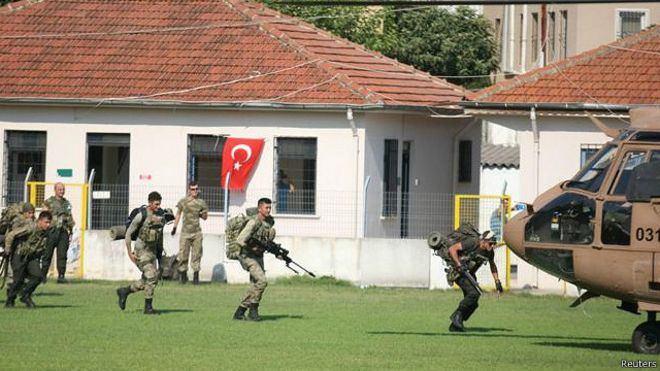 160801075642_turkey_arrests_comandos_640