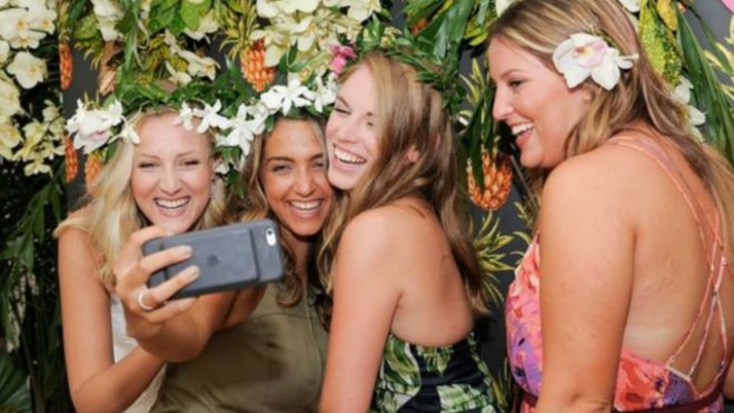 صور "سِيلفي" تساعد على زيادة مبيعات مستحضرات التجميل