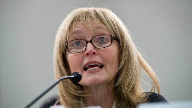 أمريكية ترد وسام مجري بعد منحه لكاتب "معادٍ للسامية"