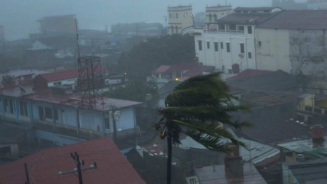 AFP  الإعصار ماثيو لدى عبوره جزر هايتي 