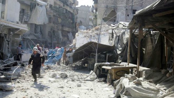 النزاع في سوريا: "مقتل 15 شخصا" في غارة جوية على سوق في حلب