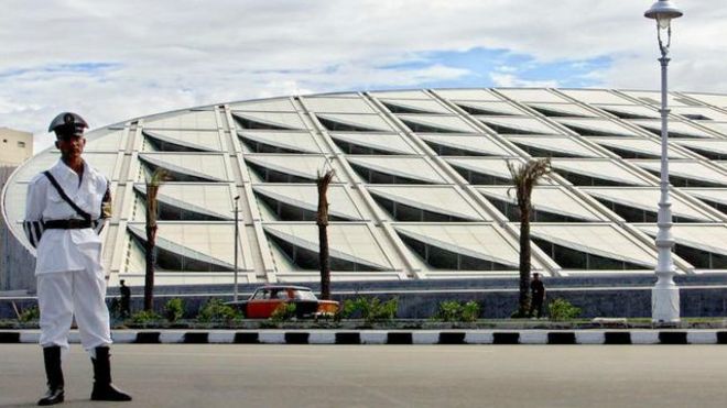 سائق مصري يشعل النار في نفسه بالأسكندرية