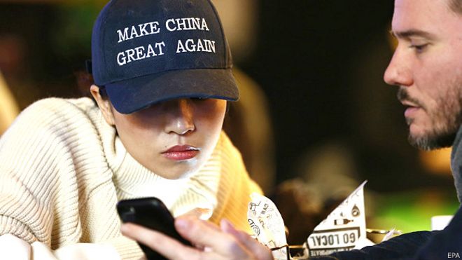北京人頭戴“令中國再次偉大”帽子