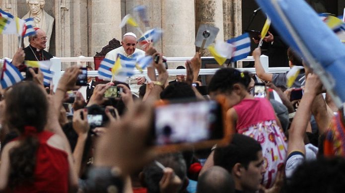 Francisco se reunió con jóvenes cubanos