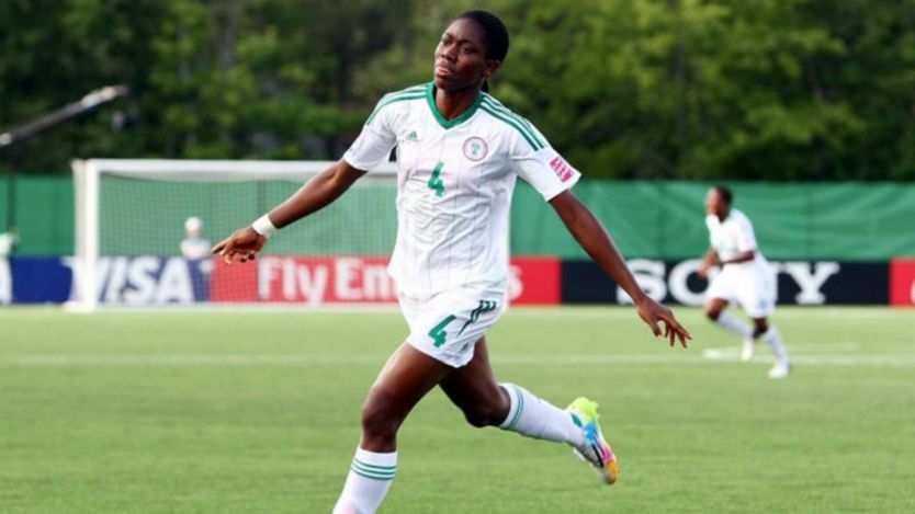 Asisat Oshoala a remporté le prix de Ballon d’Or Adidas de la meilleure joueuse de la Coupe du Monde 2014 F-U20 et du Soulier d’Or Adidas après avoir marqué 7 buts.