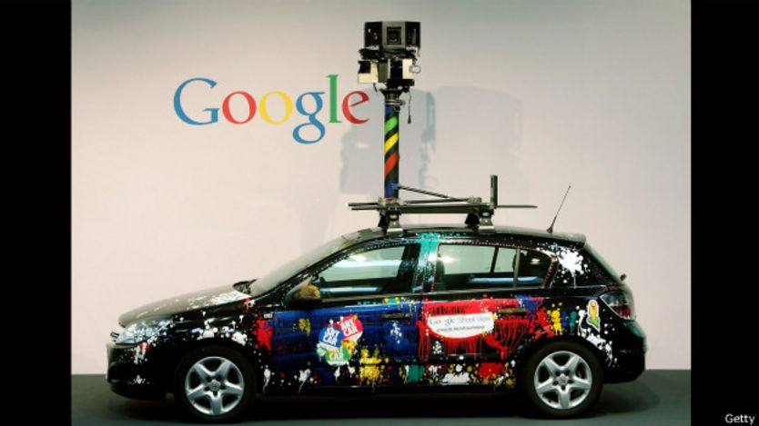 Un auto de Google StreetView en una exposición tecnológica en Alemania en 2010