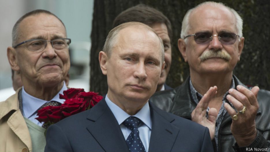 http://ichef.bbci.co.uk/news/ws/936/amz/worldservice/live/assets/images/2015/04/09/150409110356_mikhalkov_putin_konchalovsky_624x351_rianovosti.jpg