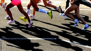The Women's Elite Start gets underway during the 2009 London Marathon