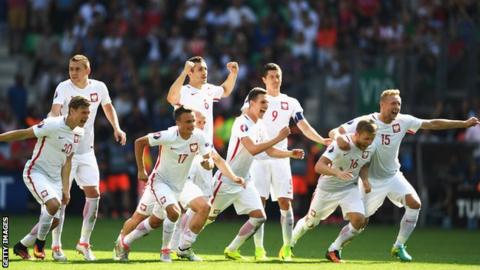 Poland's players celebrate against Switzerland