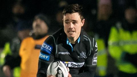 Winger Lee Jones has signed a new two-year deal with Glasgow Warriors