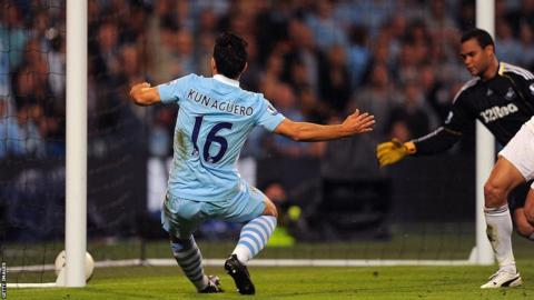 Man City full-back Walker happy to be playing alongside Aguero