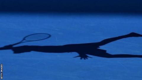 Tennis shadow