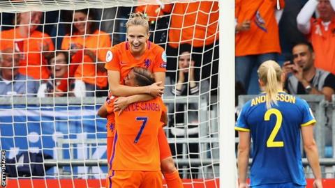 Netherlands ease past Sweden into Euro semi-finals
