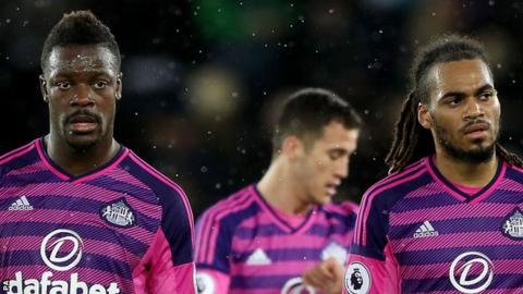 Sunderland players look dejected